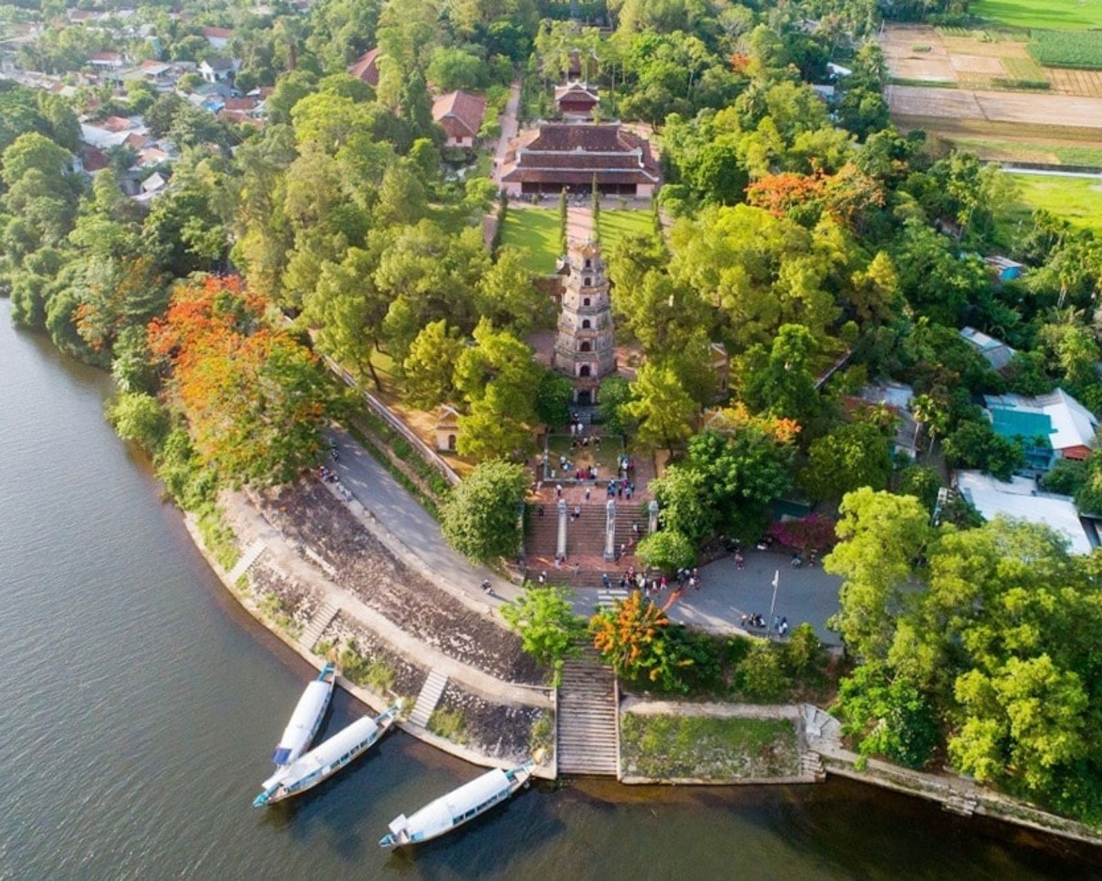 Hue City Tour: Visit Thien Mu Pagoda