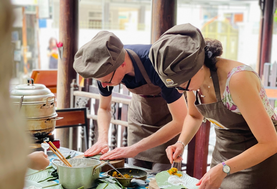 Hue Cooking Class: Market Tour, Cyclo Ride & Authentic Hue Cuisine